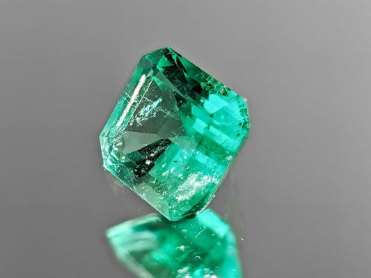May’s Gem of Grace: The Timeless Beauty of Emerald