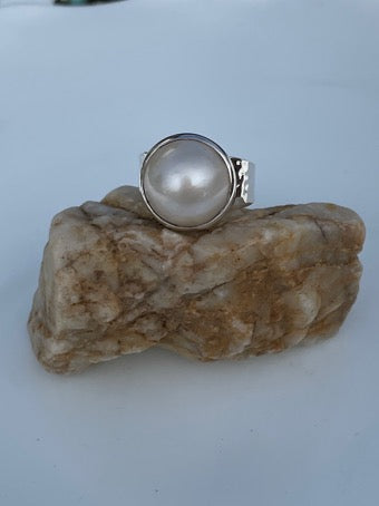 Mabe' Pearl and Sterling Silver Ring