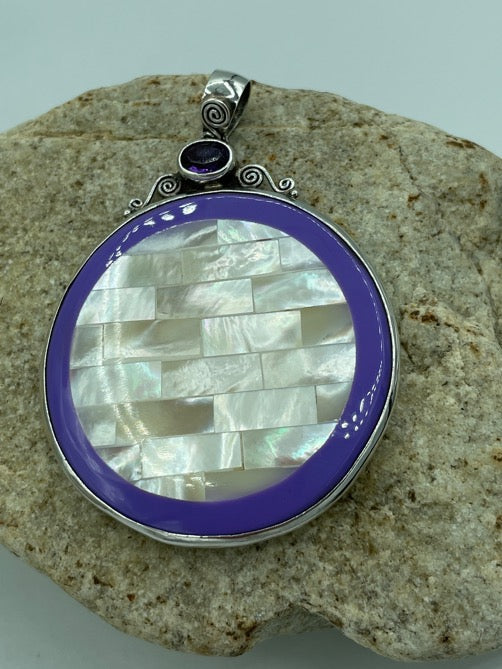 Round Mother-of-Pearl Inlaid Pendant with garnet
